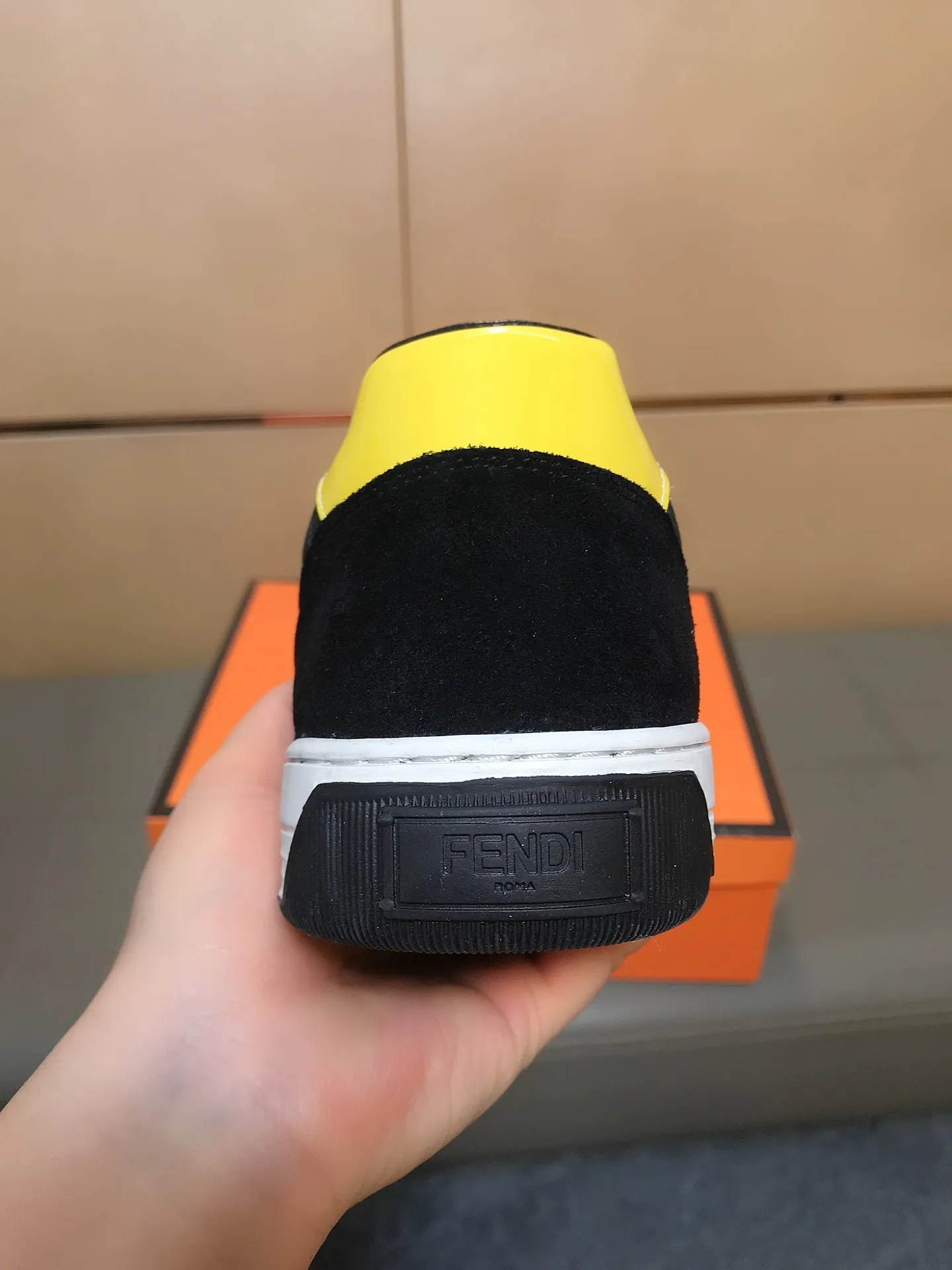 Ex-factory price 400 👟👟💎Fendi [Fendi] men's new high-top casual shoes are on the market 🔥The shoe body is made of brand-specific embossed leather, sheepskin lining, breathable and does not cover the feet! Fashionable casual shoes 🙈Non-slip and wear-resistant outsole👣 Standard size 38-44